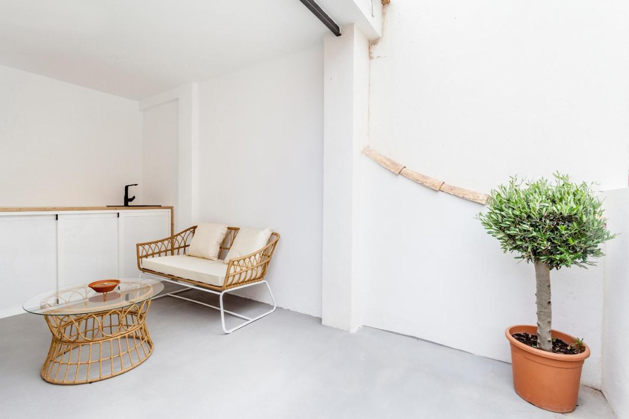 Villa Three Floor House With Terrace à Valence Extérieur photo